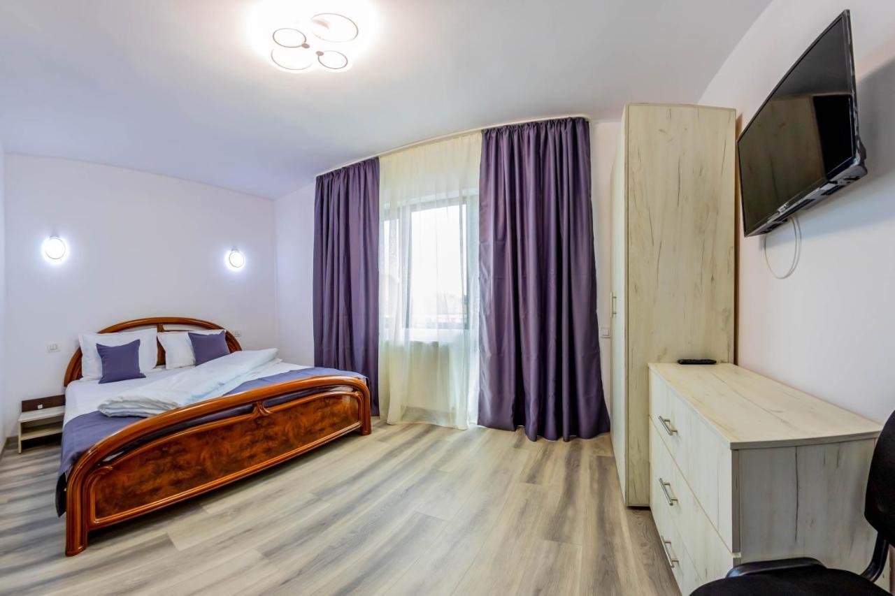 Hotel Pensiunea D & Ylan Novaci-Străini Exterior foto
